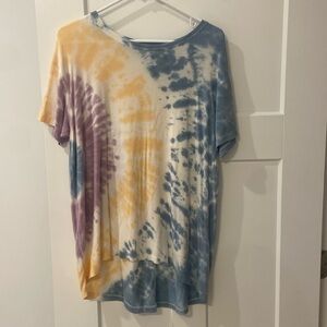 Light flowy, tie dye t-shirt, very soft